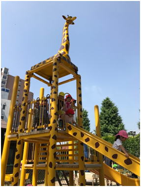 キリンさんすべり台の写真2