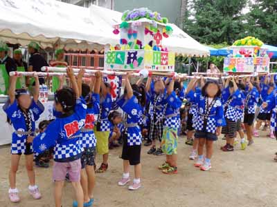 夏祭りの様子