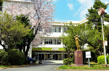 附属中学校