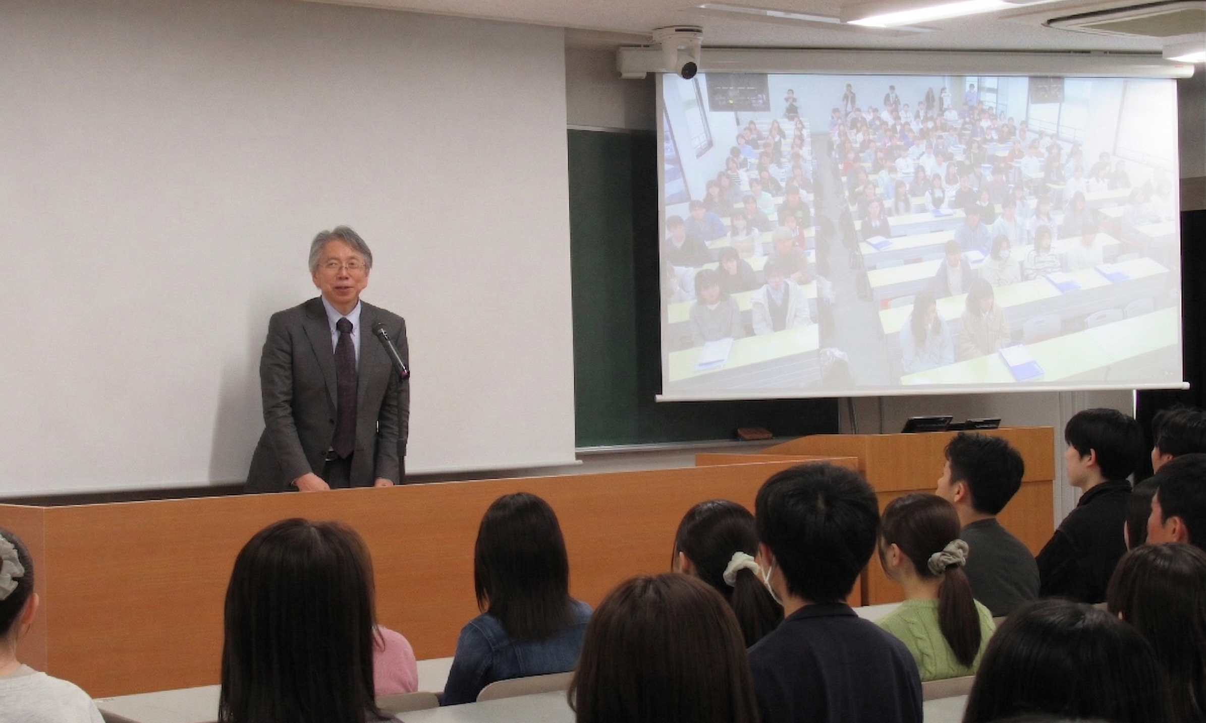 挨拶をする熊本大学教育学部の藤田豊学部長